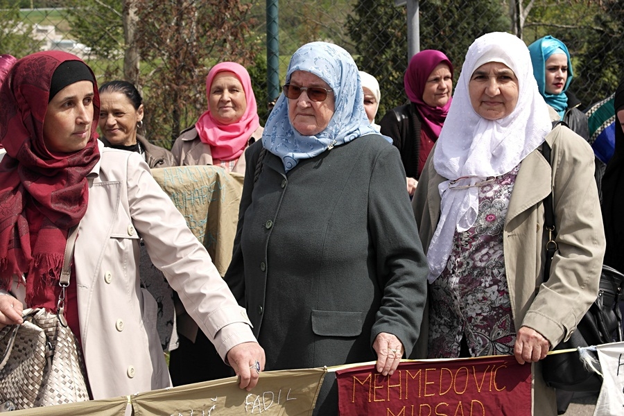 Asocijacija žena MIZ-e Žepče – realizovana posjeta Tuzli – podrška majkama Srebrenice