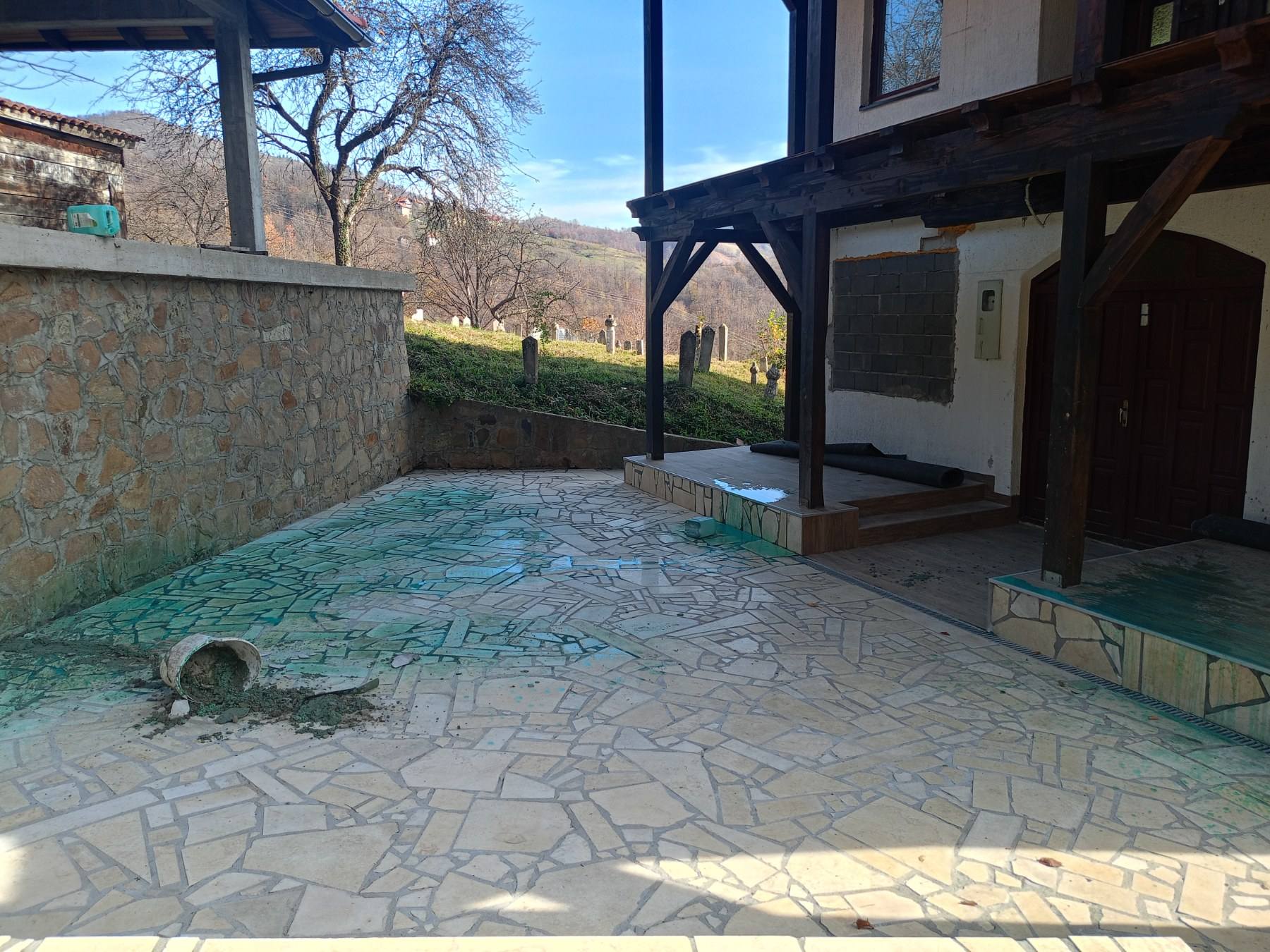 JEDNO TUŽNO OBAVJEŠTENJE – MEMORIJALNI KOMPLEKS “STARA DŽAMIJA” ŽELJEZNO POLJE JEDNO TUŽNO OBAVJEŠTENJE – MEMORIJALNI KOMPLEKS “STARA DŽAMIJA” ŽELJEZNO POLJE