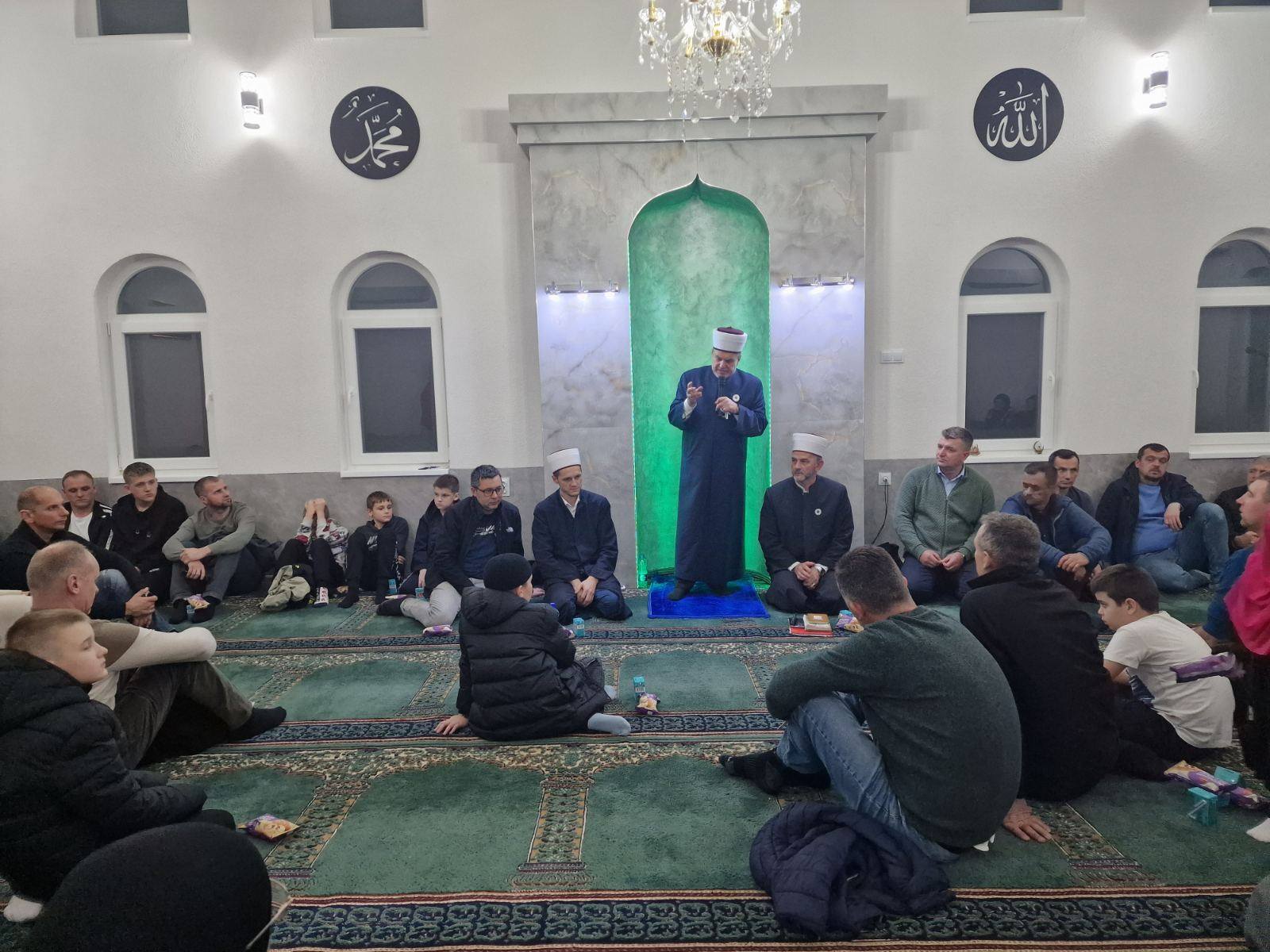 MEVLUDOM OBILJEŽEN ZAVRŠETAK RADOVA NA MESDŽIDU U POLJU, DŽEMAT BEGOV HAN MEVLUDOM OBILJEŽEN ZAVRŠETAK RADOVA NA MESDŽIDU U POLJU, DŽEMAT BEGOV HAN